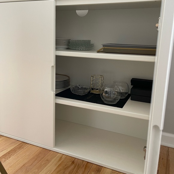 Cabinet - Picture 3 of 3